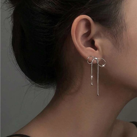 Boutique Jewelry - Bow Gift Earring Studs Silver Tone